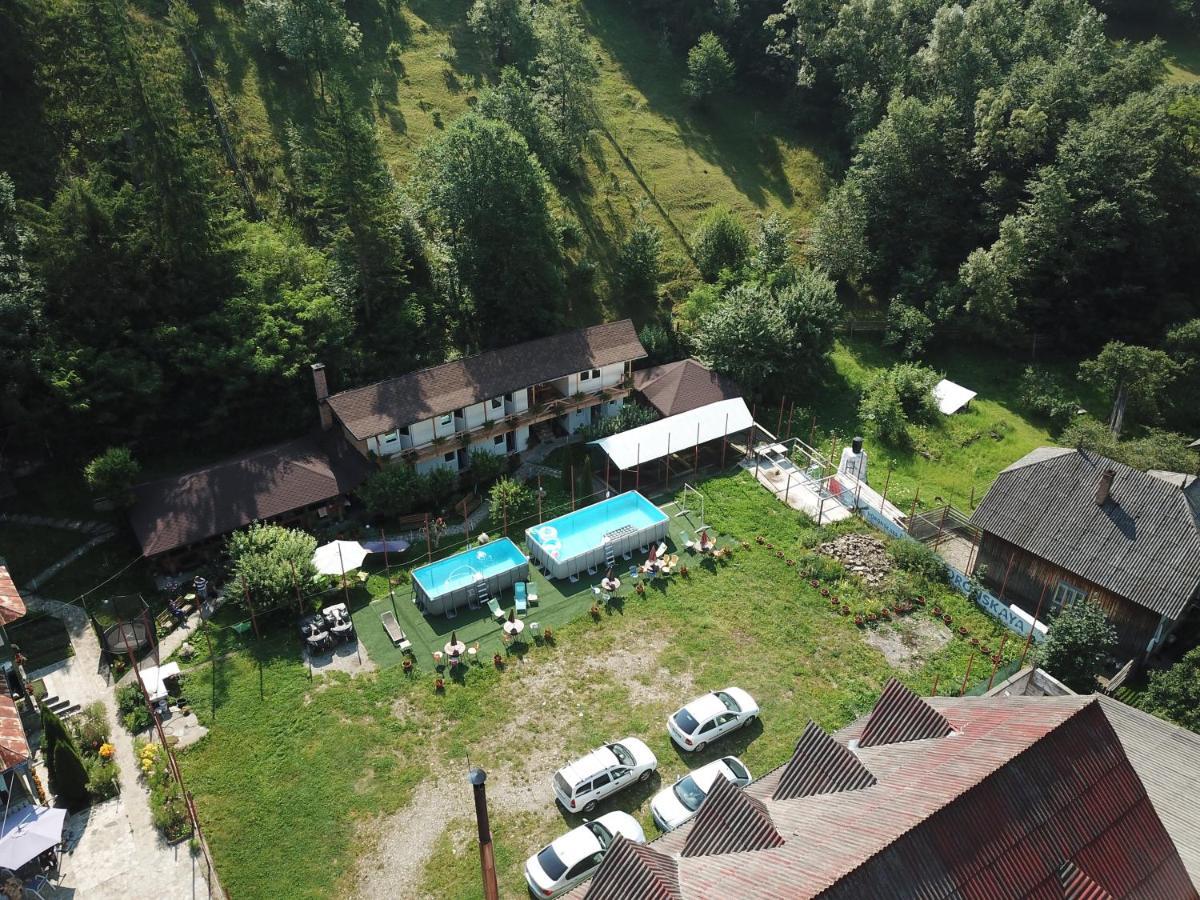 Pensiunea Serbeca Brosteni Exterior photo